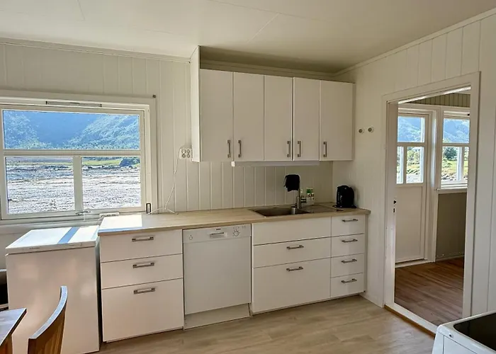 Peaceful Retreat In Lofoten Feriehus