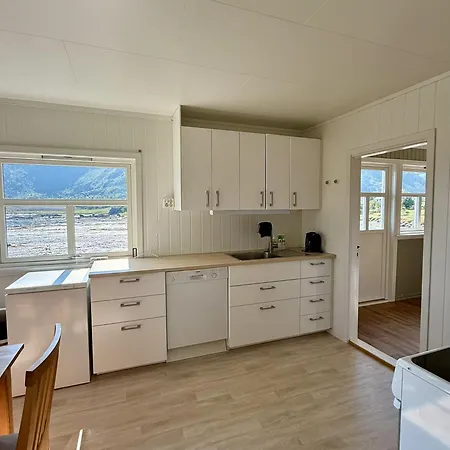 Peaceful Retreat In Lofoten Semesterbostad